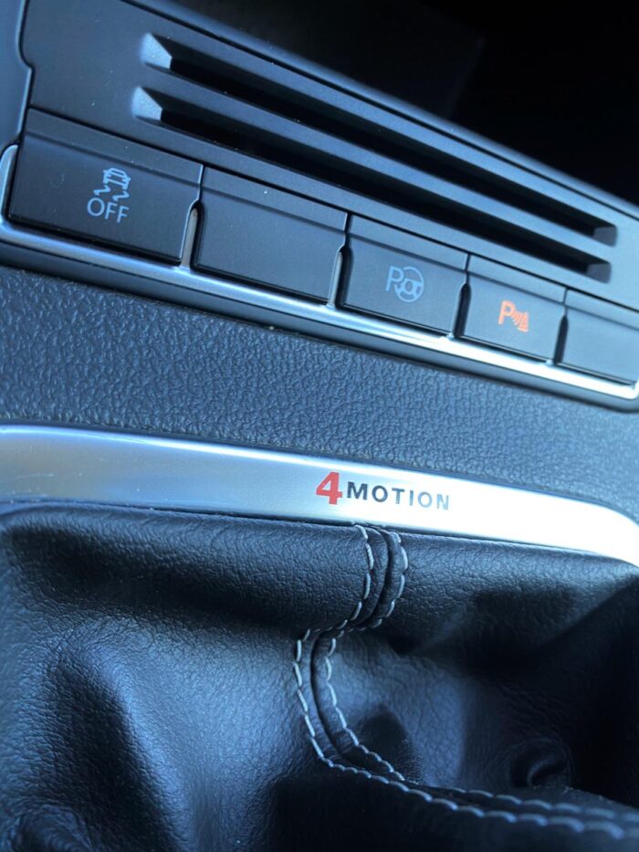 VW Tiguan 2,0 TDI 4Motion "Cup Sport & Style" - Image 31