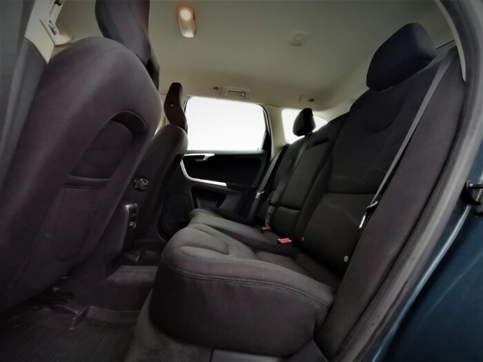 Volvo XC60 2,4 D5 AWD - Image 24