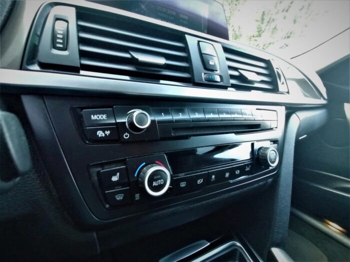 BMW 320d Touring Steptronic - Image 8