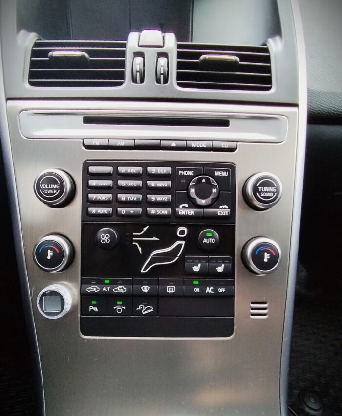 Volvo XC60 AWD 2,4 Diesel Geartronic ,,Momentum " - Image 18