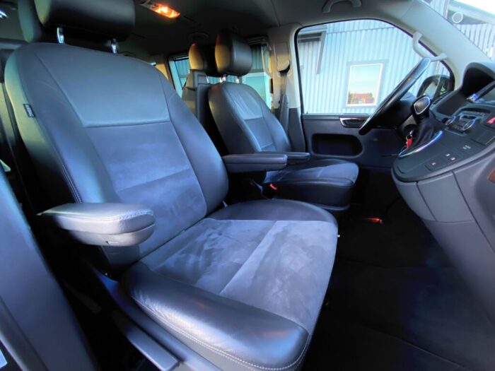 VW T5 Multivan 2,0 TDI 4Motion Automatik "Highline" - Image 25