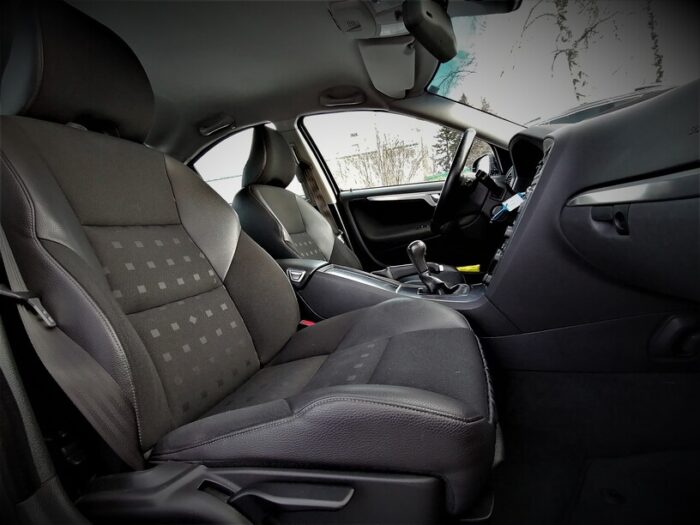 Volvo S60 2,4 D5 "Momentum" - Image 25