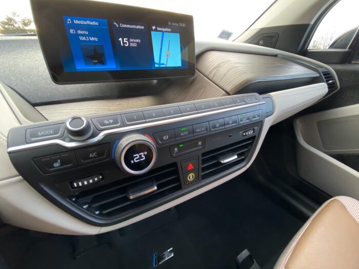 22 BMW i 3s eDrive 120 Ah Automatic - Image 25