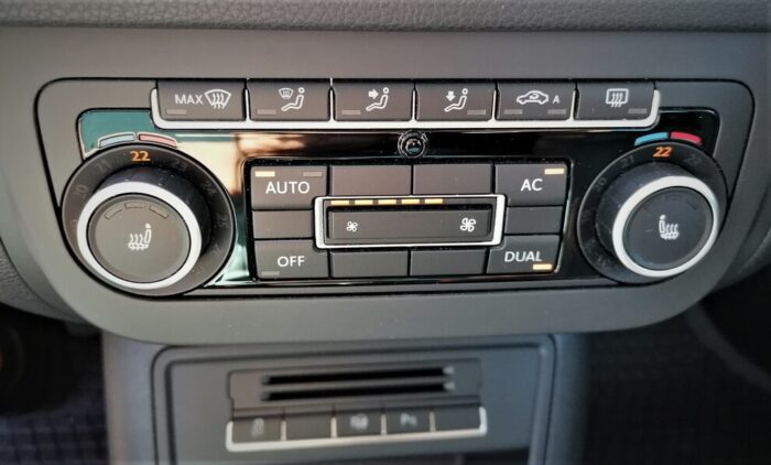 VW Tiguan 2,0 TDI 4Motion "Sport & Style" - Image 23