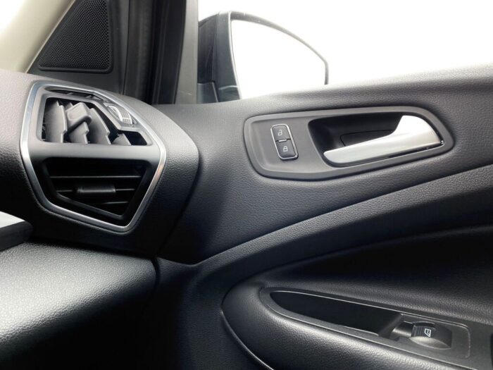 Ford Kuga 2,0 TDCI 4x4 Powershift "Titanium" - Image 29