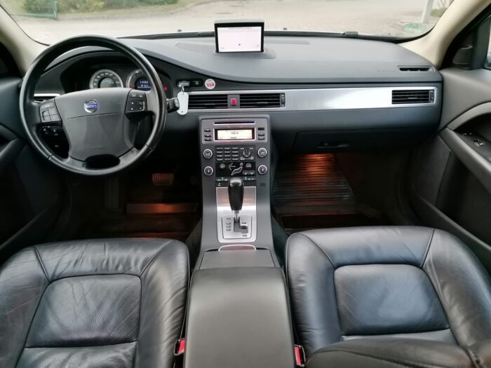 Volvo V70 2,4 D5 Automatik „Momentum“ - Image 8