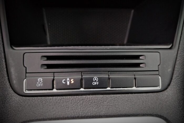 VW Tiguan 2,0 TDI BMT 4Motion DSG "Sport & Style" - Image 24