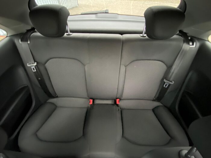 Audi A1 1,6 TDI "Attraction" - Image 37