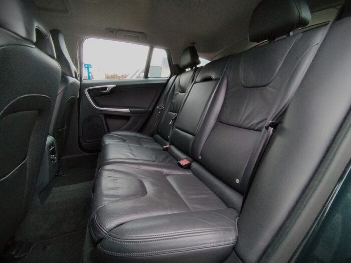 Volvo V60 2,4 D5 Geartronic "Summum" - Image 27