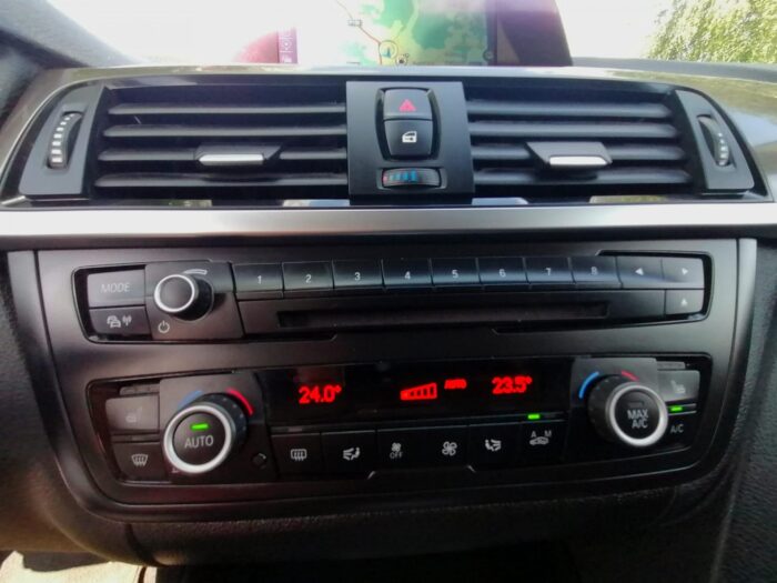 BMW 320d Touring Steptronic - Image 42
