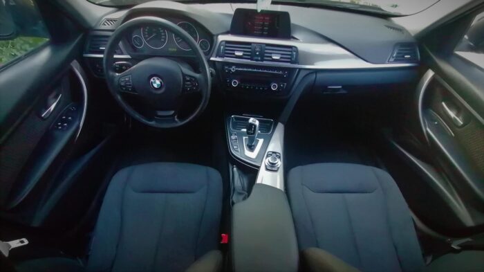 BMW 320d Touring Steptronic - Image 10