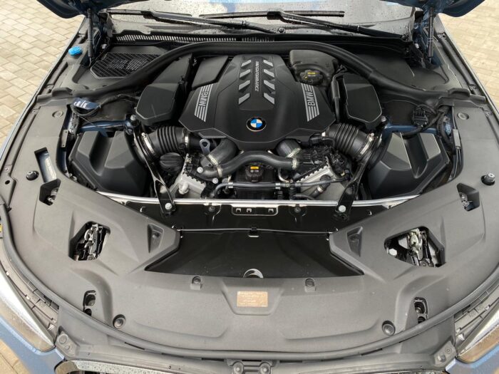 3-1 BMW M850i xDrive Coupe First Edition 1-400 - Image 4
