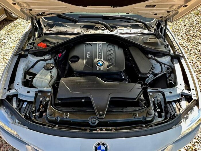 BMW 320d Touring Steptronic - Image 4