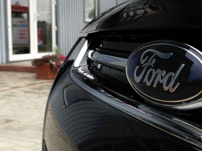 Ford Kuga 2,0 TDCI 4x4 Powershift "Titanium" - Image 4