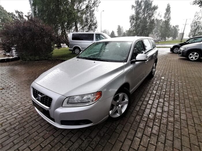 Volvo V70 2.4 Momentum - Image 5
