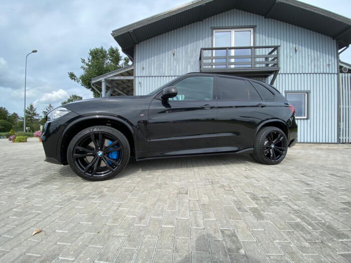 BMW X5 M50D - Image 4