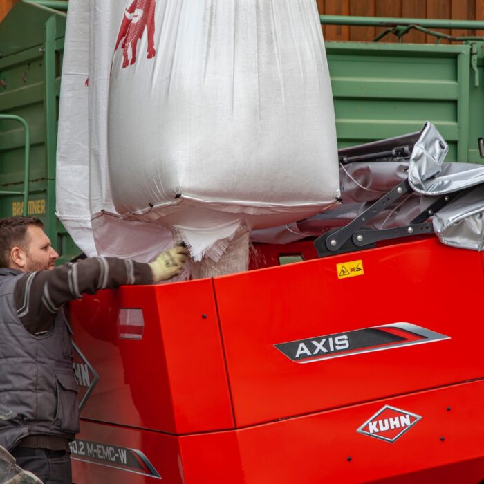 Minerālmēslu izkliedētāji KUHN AXIS - Image 4