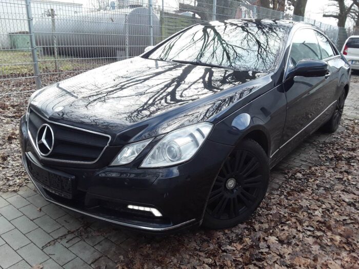 Mercedes-Benz E 350 Coupe CDI BlueEfficiency Automatik "Elegance" - Image 40