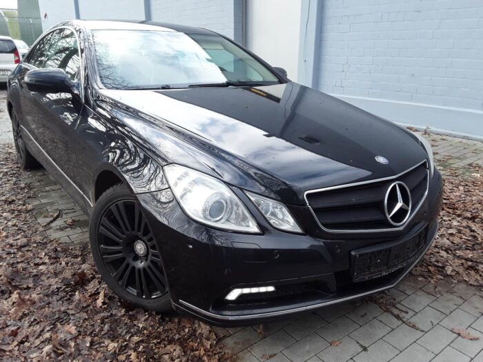 Mercedes-Benz E 350 Coupe CDI BlueEfficiency Automatik "Elegance" - Image 39