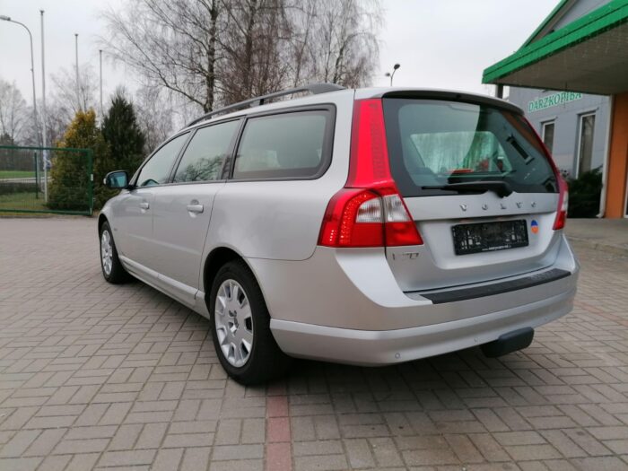 Volvo V70 2,4 D5 Automatik „Momentum“ - Image 5