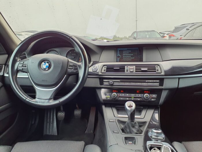BMW 525d Touring - Image 32