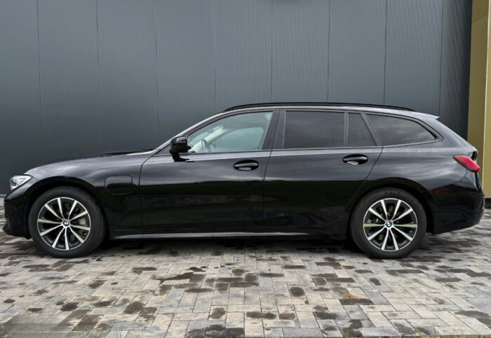 BMW 330e Touring Steptronic "Advantage" - Image 4