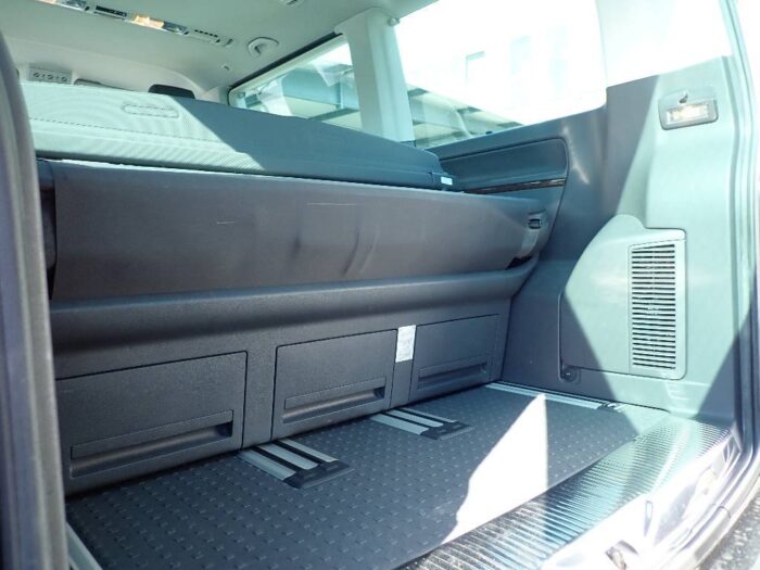 VW T5 Multivan 2,0 TDI 4Motion Automatik "Highline" - Image 32