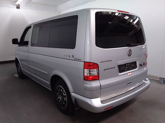 VW T5 Multivan 2,5 TDI - Image 28