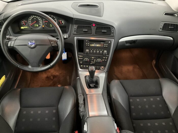 Volvo S60 2,4 D5 "Momentum" - Image 33