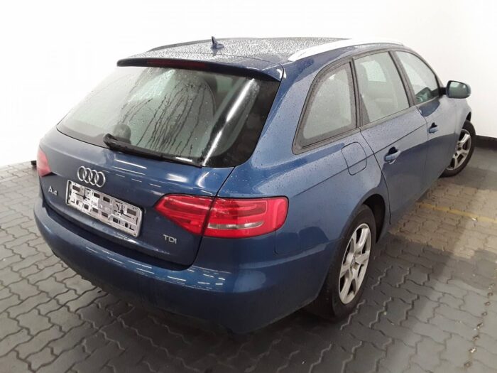 Audi A4 Avant 2,0 TDI Multitronic "Attraction" - Image 32