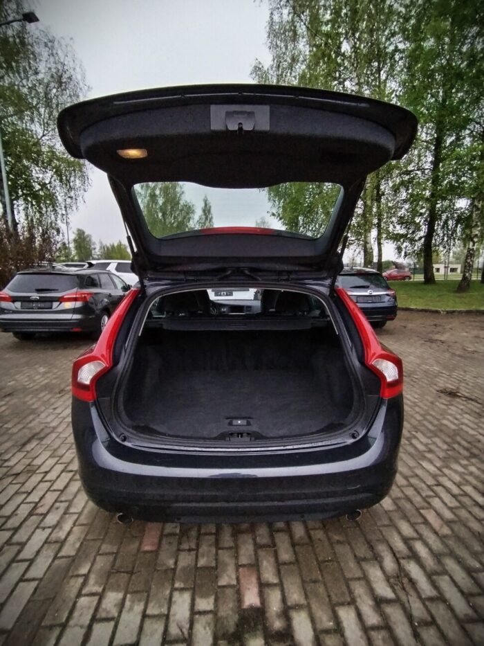 Volvo V60 2,4 D5 Geartronic "Summum" - Image 8