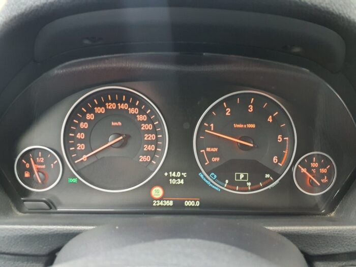 BMW 320d Touring Steptronic - Image 34