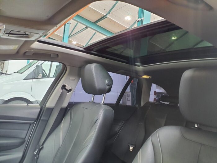 BMW 320d Touring Steptronic - Image 40