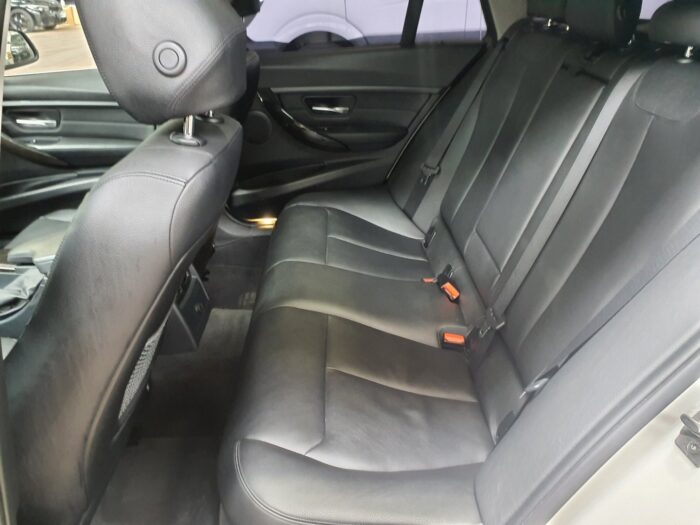 BMW 320d Touring Steptronic - Image 39