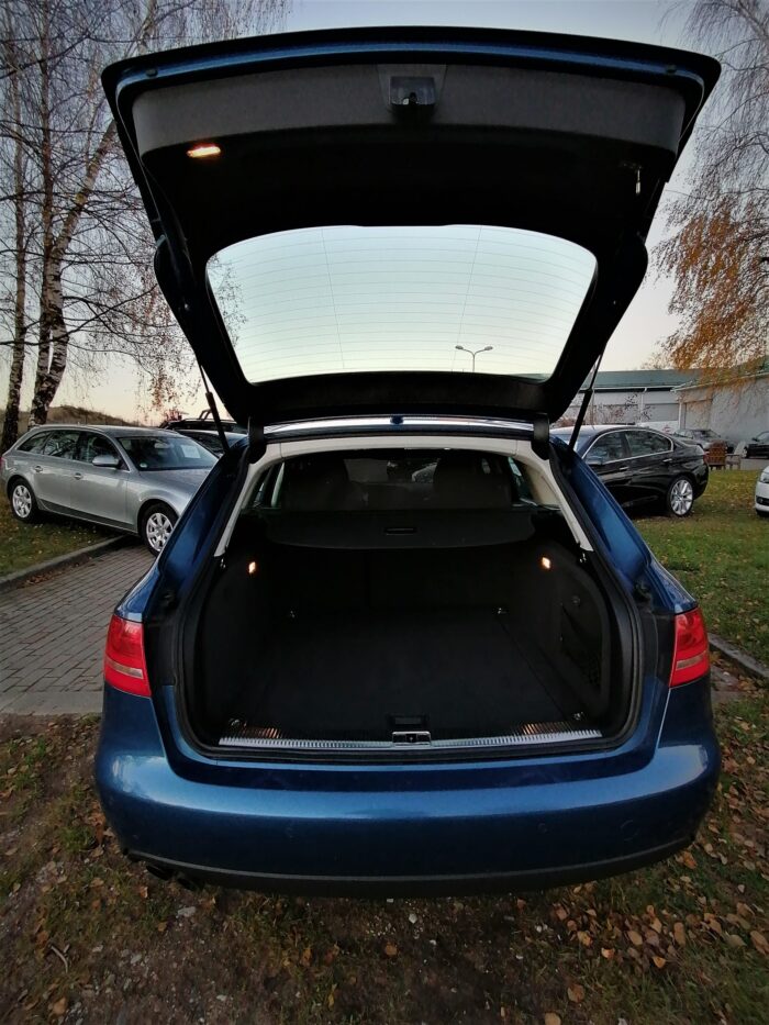 Audi A4 Avant 2,0 TDI Multitronic "Attraction" - Image 45