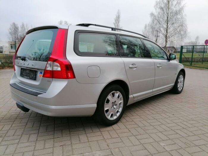 Volvo V70 2,4 D5 Automatik „Momentum“ - Image 7