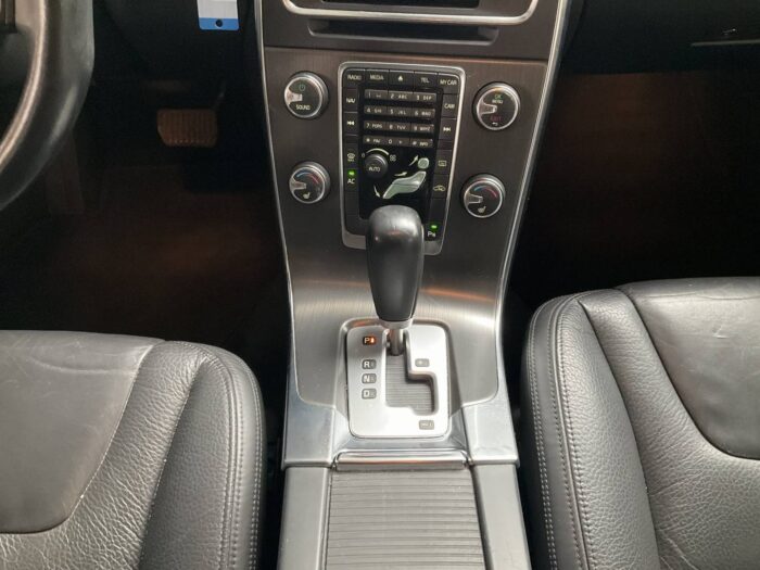 Volvo V60 2,4 D5 Geartronic "Summum" - Image 28