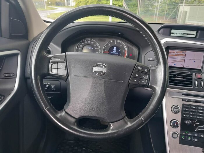 Volvo XC60 AWD 2,4 Diesel Geartronic ,,Momentum " - Image 21