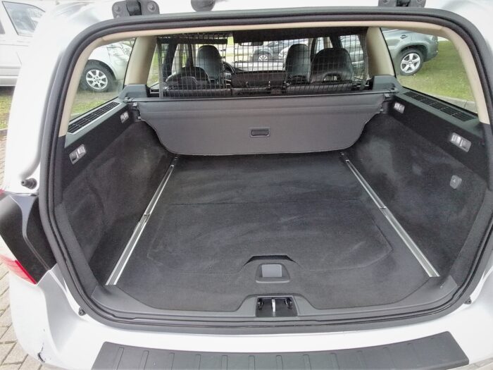 Volvo V70 2.4 Momentum - Image 9