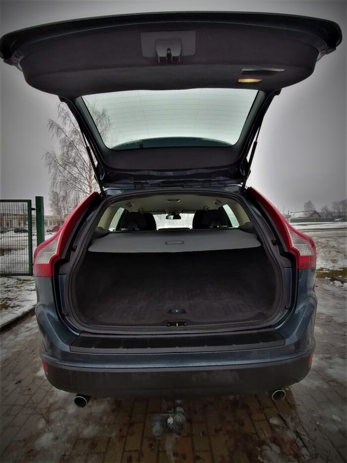 Volvo XC60 2,4 D5 AWD - Image 10