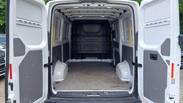 VW Crafter 30 2,0 TDI - Image 19