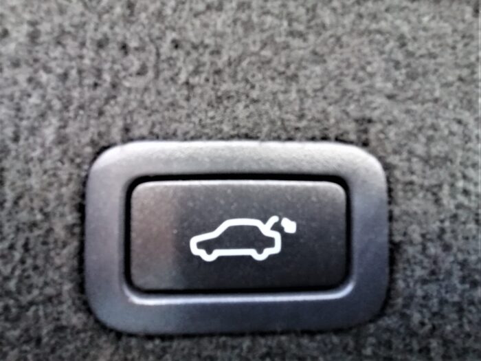 Volvo V70 2.4 Momentum - Image 10