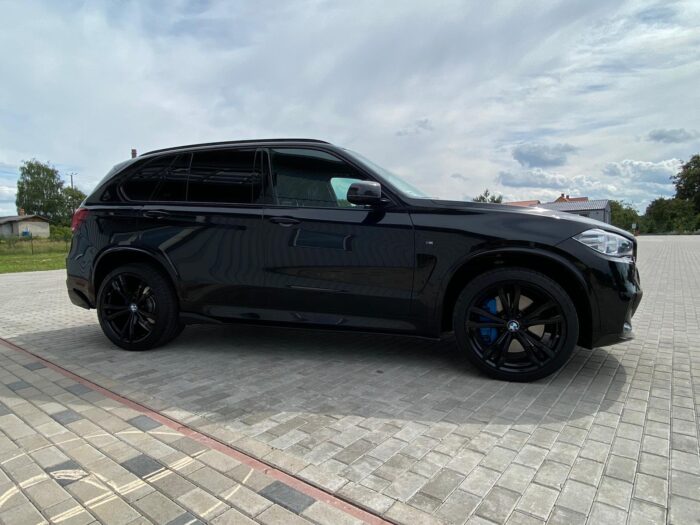 BMW X5 M50D - Image 9