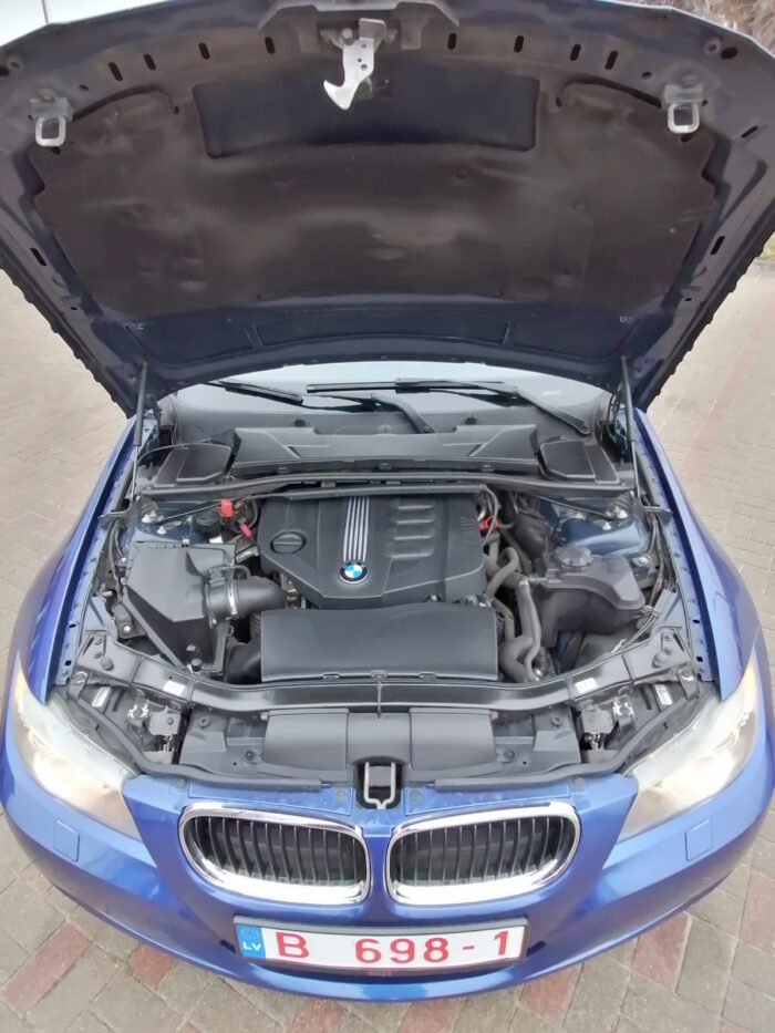 9-2 BMW 320 d Touring Steptronic - Image 6