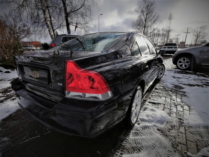 Volvo S60 2,4 D5 "Momentum" - Image 13