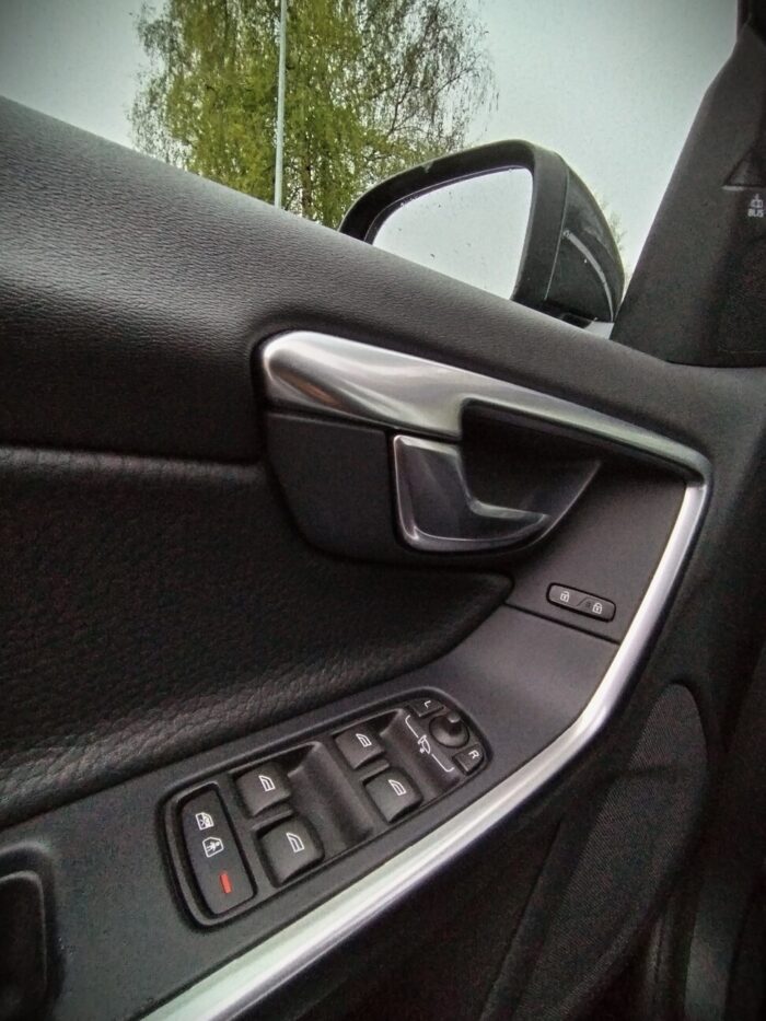 Volvo V60 2,4 D5 Geartronic "Summum" - Image 12
