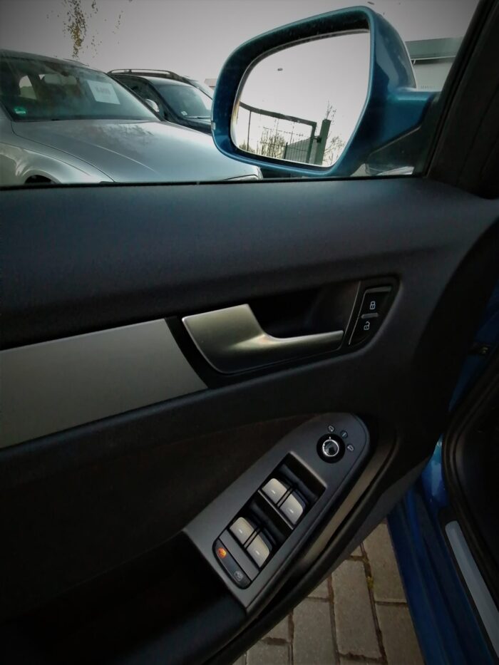 Audi A4 Avant 2,0 TDI Multitronic "Attraction" - Image 48