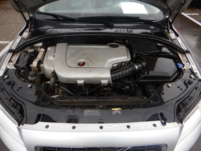 Volvo V70 2.4 Momentum - Image 32