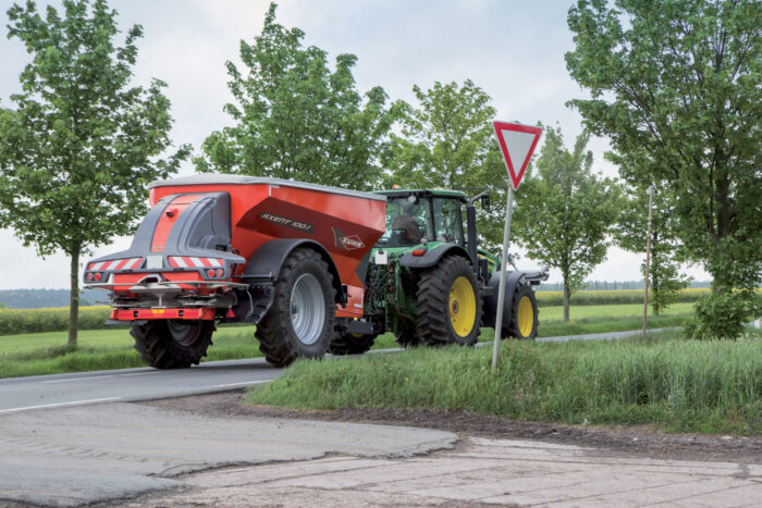 Minerālmēslu – kaļķa izkliedētājs KUHN AXENT 90.1 un 100.1 - Image 2