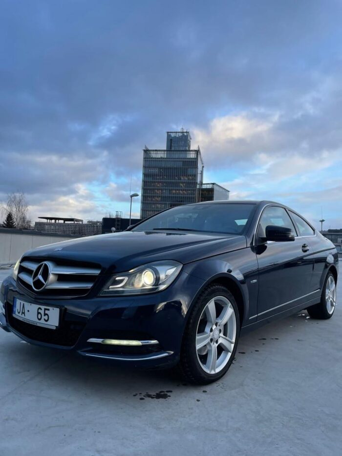 Mercedes Benz C-coupe 220D - Image 4